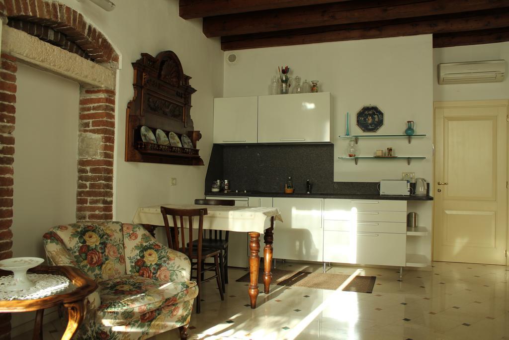 דירות ורונה Residenza Carducci Centro Storico חדר תמונה